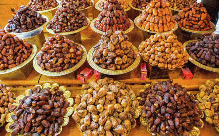 خوردن خرما چگونه به زایمان کمک میکند؟