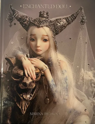 عروسک دست‌ساز «اِنچَنتِد»
