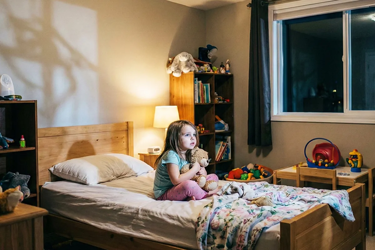 ترس از تاریکی در کودکان؛ علت‌ها و راهکار درمان قطعی